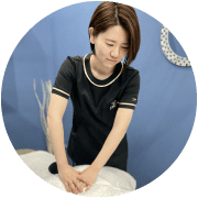女性施術者施術風景